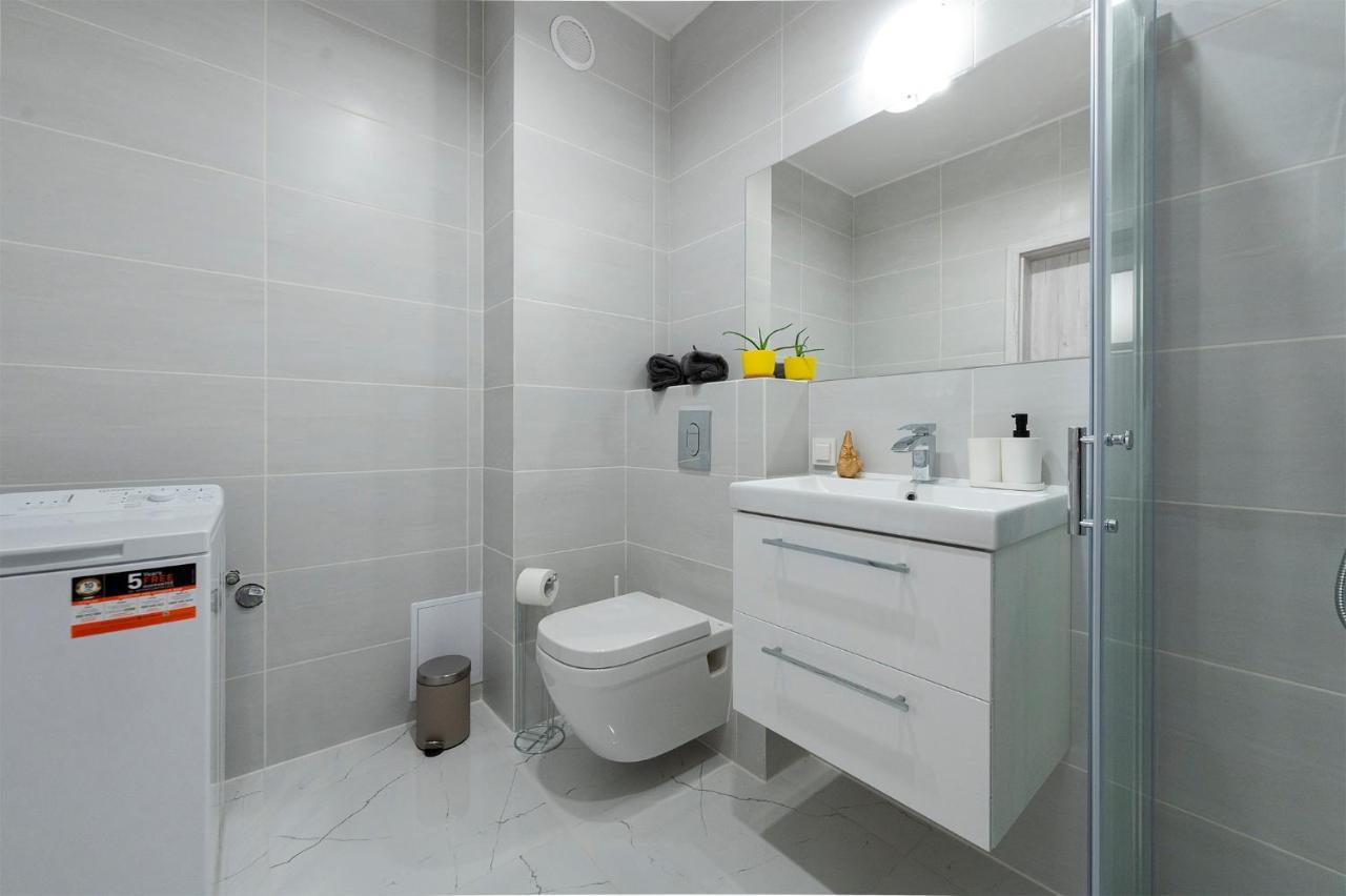 Luxury In -3- Bright & Secure Free Parking *