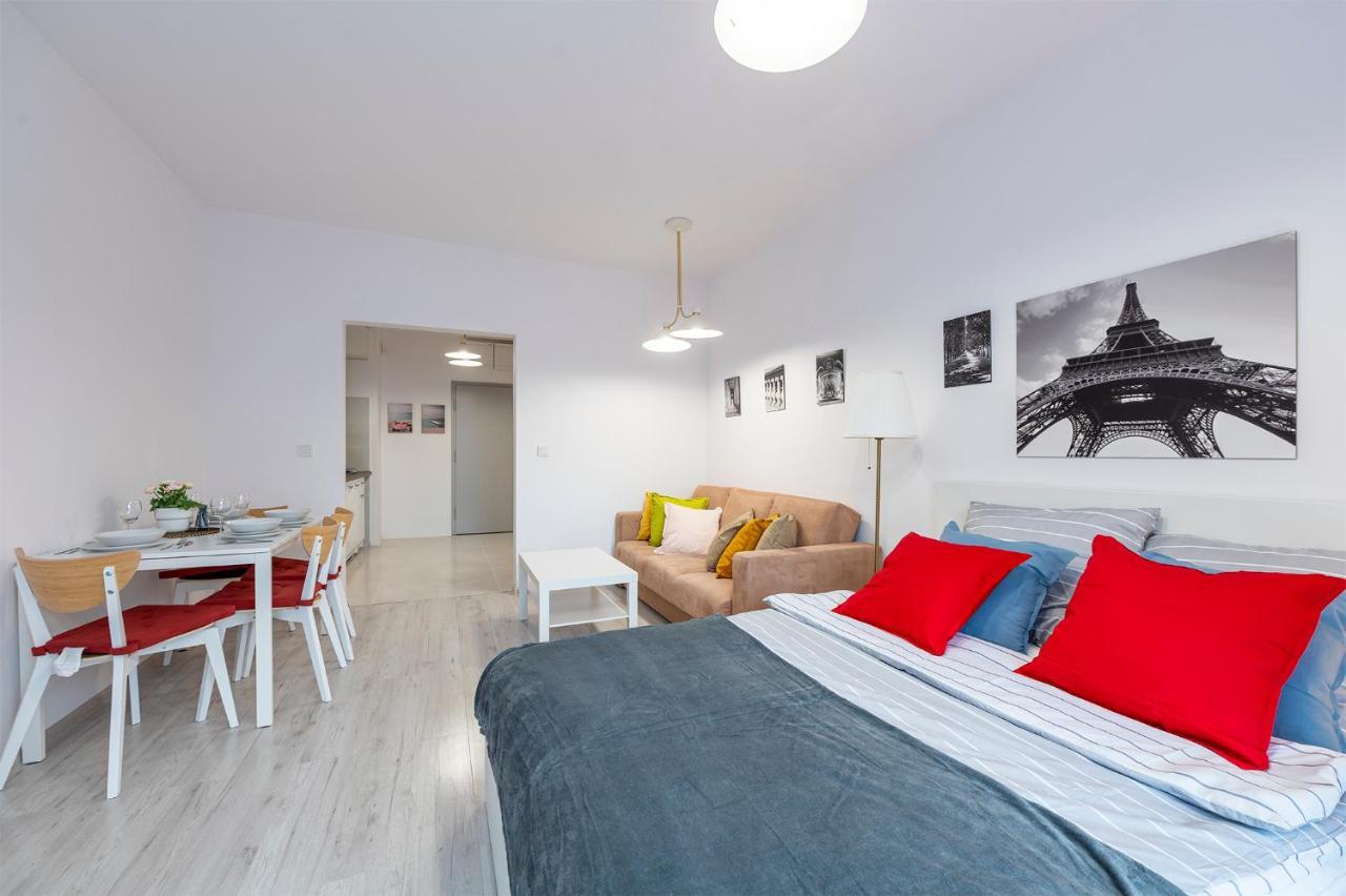 Luxury In -3- Bright & Secure Free Parking Apartment